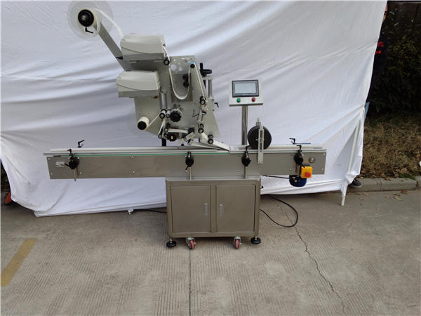 Awtomatikong Sticker Plane Labeling Machine Para sa Flat Bottle 