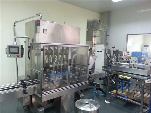 Buong Awtomatikong Lube Oil Filling Machine